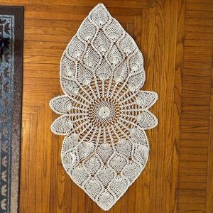 Vintage Handmade Crochet Pineapple Lace Table Runner Cream Cotton 44x22